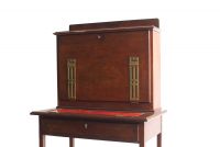 Petit bureau de style néo-shératon en acajou et bronze, vers 1930.