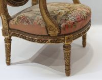 Important ensemble de mobilier de salon en bois sculpté et doré, tapisserie fine d'Aubusson comprenant un canapé et une suite de quatre fauteuils bergères, XIXème.