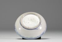 China - Small covered box in white-blue porcelain with floral decoration, 18th century.
