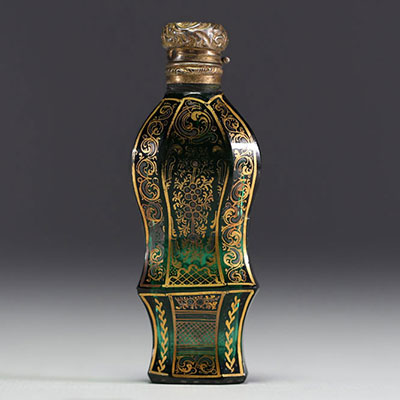 Sampson Mordan & Co (1840 - 1850) - Flacon à parfum en verre vert et or bouchon en argent, d’époque Victorienne.